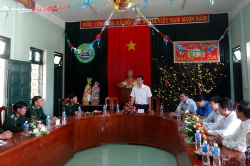 Đồng chí Lê Quốc Phong thăm và chúc Tết đồn Biên phòng Mo Ray